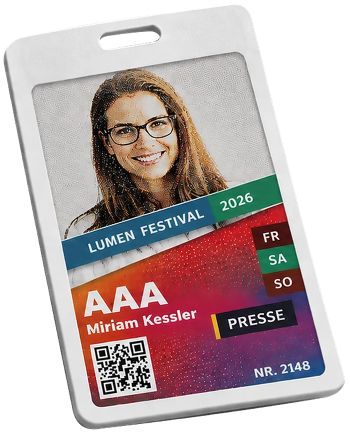 Veranstaltungsausweis auf einem Full-Color-eBadge mit Foto, Akkreditierungsstufe und Tagesgültigkeit